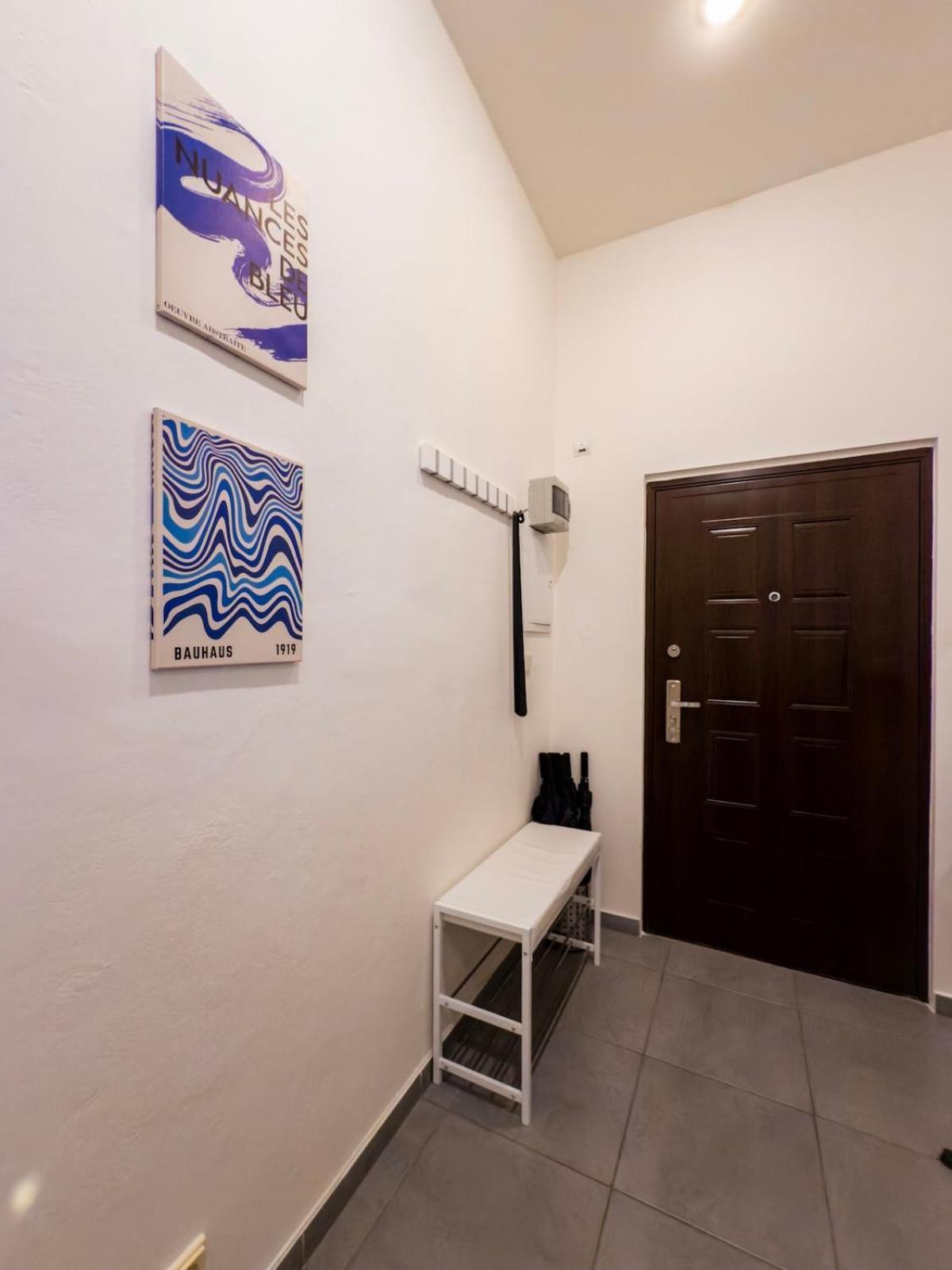 The Funkhaus - Blue And Orange Experience Apartment Prague