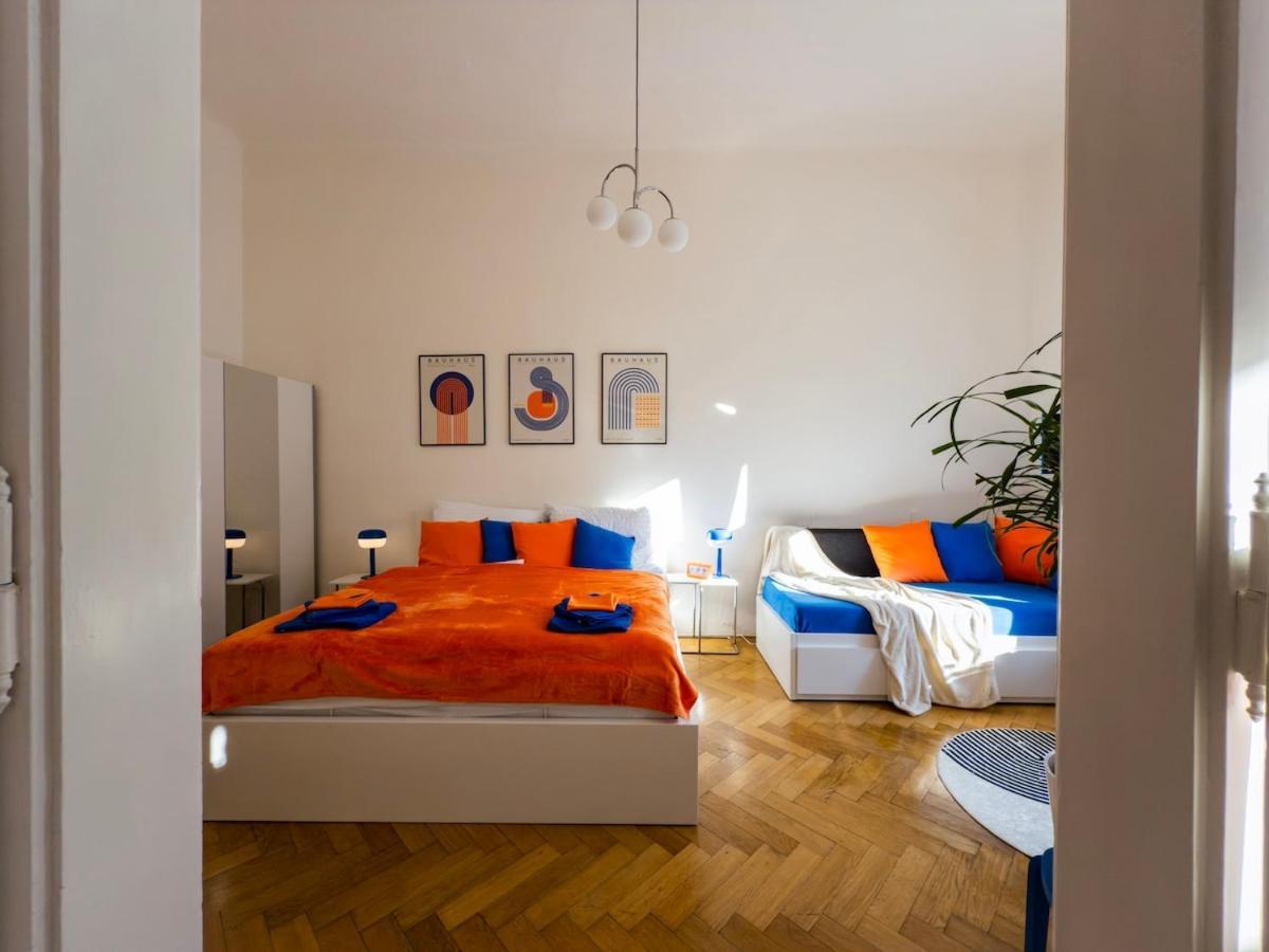 The Funkhaus - Blue And Orange Experience Prague