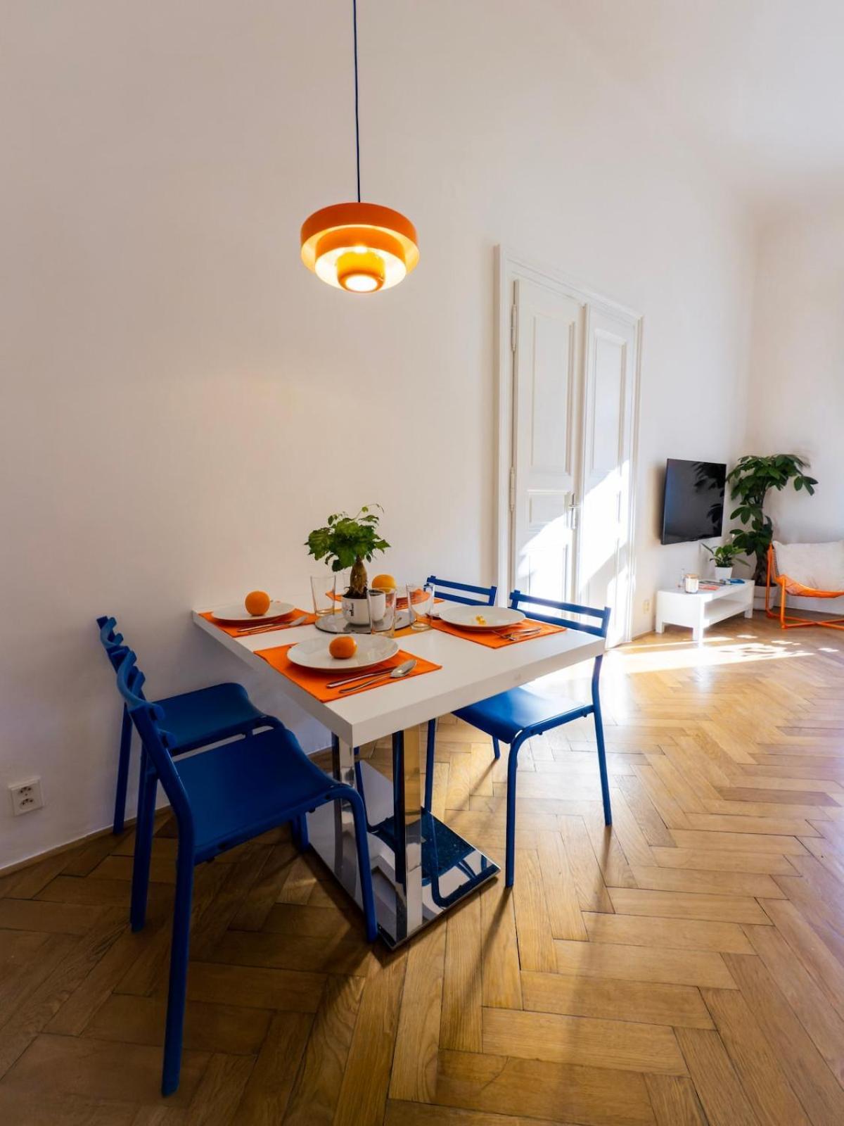 The Funkhaus - Blue And Orange Experience Apartment